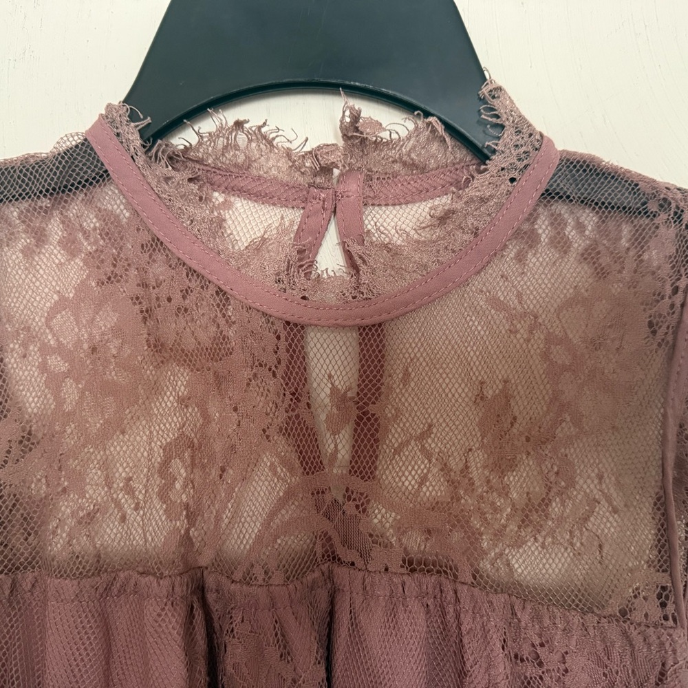 Xhilaration Sleeveless top in Soft Brown - Picture 3 of 5